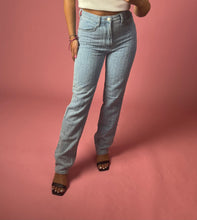 Load image into Gallery viewer, Straight leg jeans
